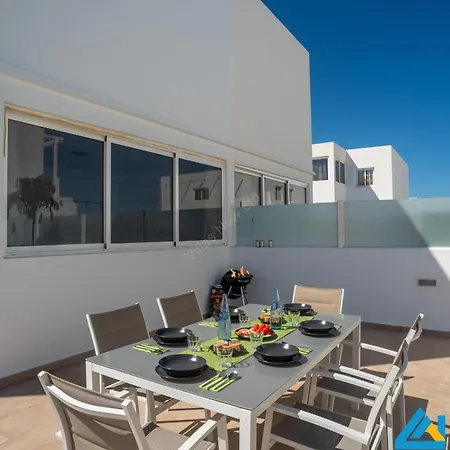 233 - Geny By Now Ltd * Playa Blanca (Lanzarote)