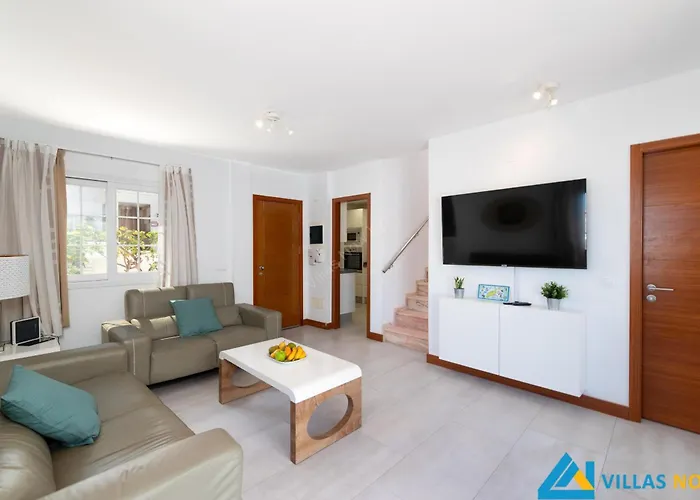 233 - Geny By Now Ltd * Playa Blanca (Lanzarote)